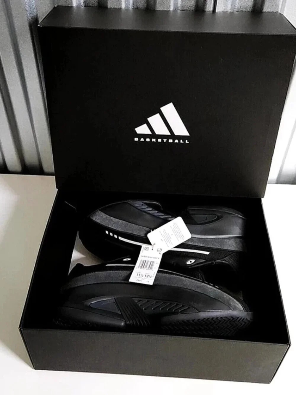Adidas Mad IIInfinity 'Black Carbon' Mens Size 11.5 Sneakers Basketball IG7941
